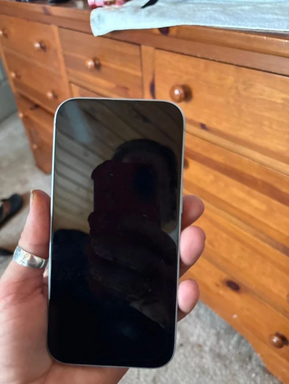 Apple iPhone 15 Silver/White Dual-Camera Smartphone. *** LOCKED TO AT&T***